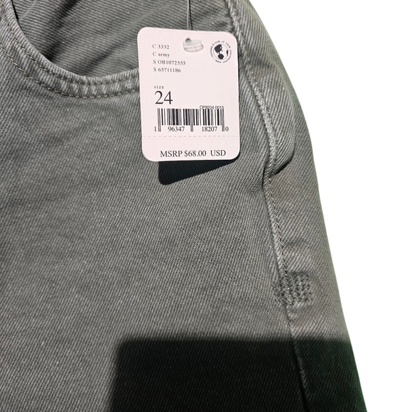 We The Free Green Jean Shorts Distressed Raw Hem Size 24 - Picture 4 of 4